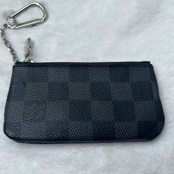 Authentic Louis Vuitton cle - Picture 3 of 10
